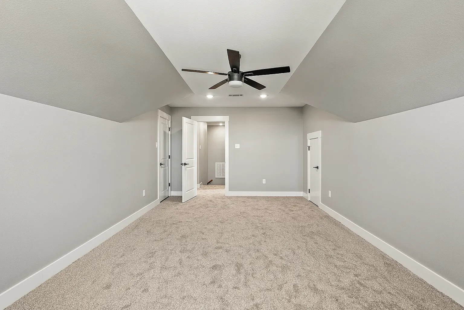 4 bed, 2336 sqft, $2,600 — Photo 3
