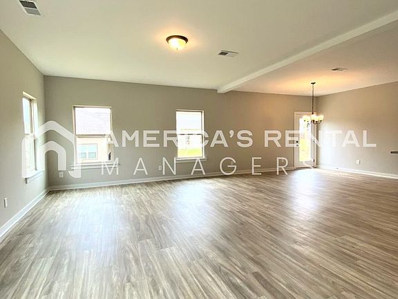 5th image of 407 Sherwood Cir