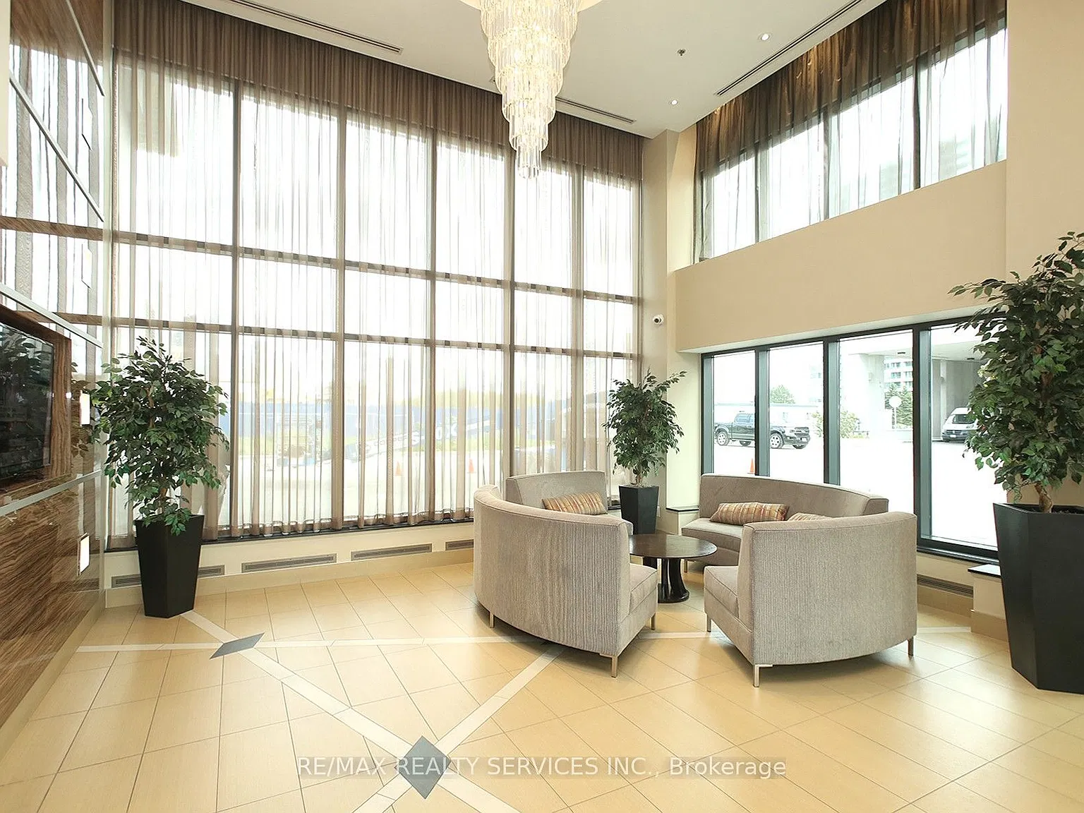 3985 Grand Park Dr — Photo 3