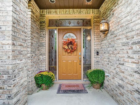 4th image of 8855 Chateau Dr
