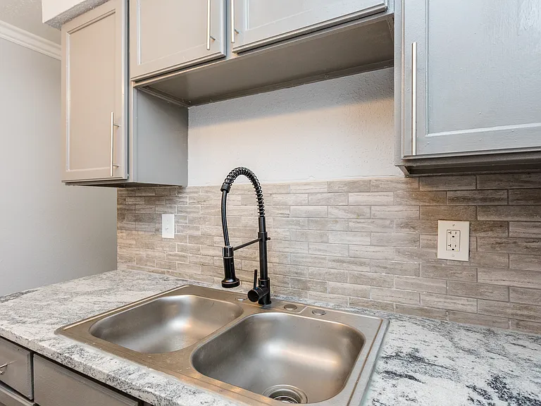 Allendale Village Apartments — Photo 39