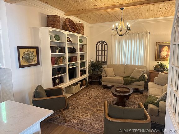 4th image of 1024 E Lee Ave