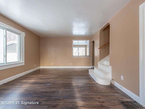 4th image of 208 W Indian St