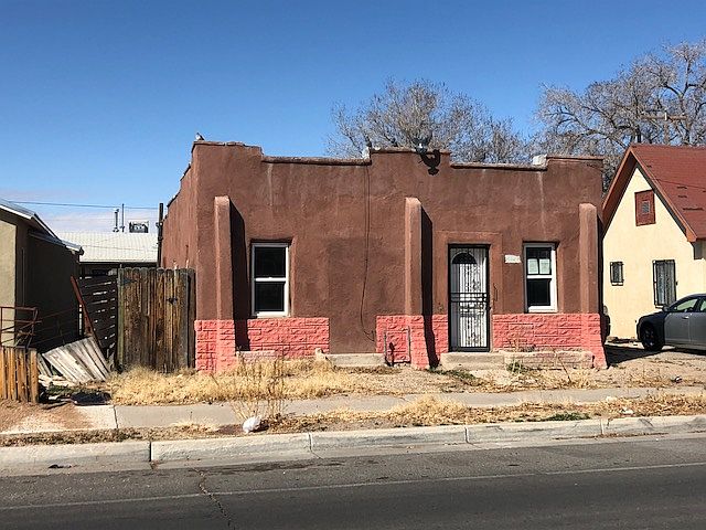 2nd image of 1121 3rd St SW