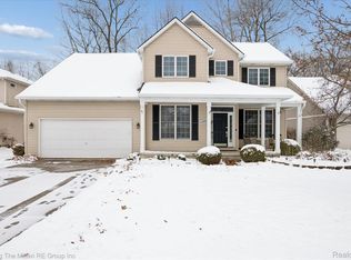 1089 Gallop Ln, South Lyon, MI 48178
