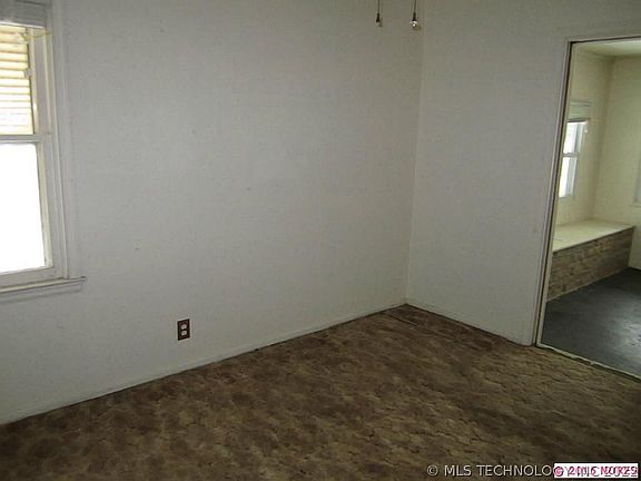 4th image of 454 S 70th East Ave