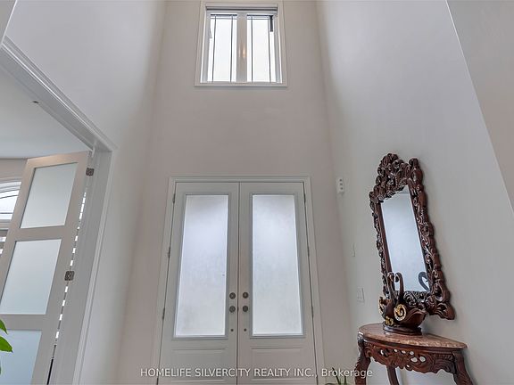 4th image of 71 Raspberry Ridge Ave