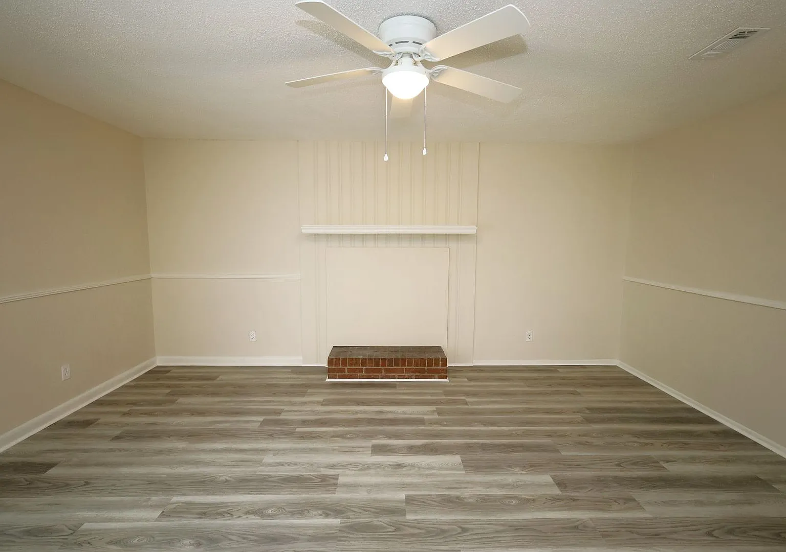 2820 Kirkwood Circle — Photo 3