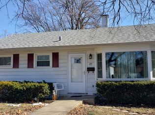 29 Roslyn Rd, Westmont, IL 60559