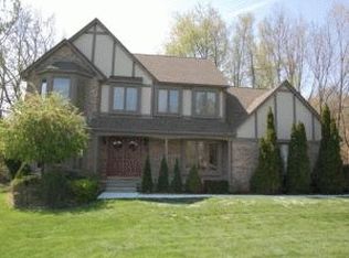 110 Milford Meadows Dr, Milford, MI 48381