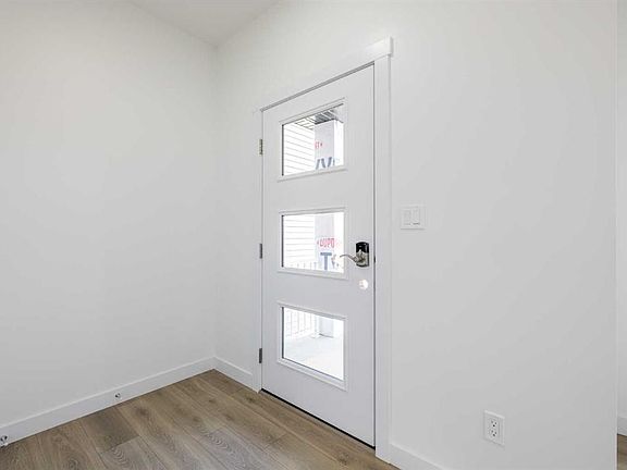 5th image of 46 NE Andalusian Rd