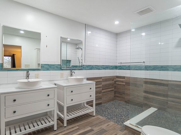4th image of 9233 Champton Dr