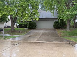 2206 O'Donnell Dr, Champaign, IL