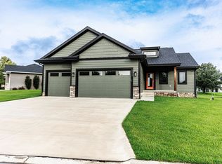 6664 Shadow Ridge Pl, Columbus, NE 68601