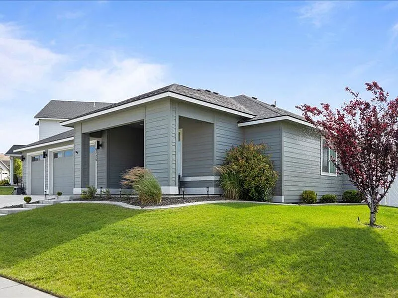 3 bed, 2.0 bath, 1667 sqft, $3,000 — Photo 3