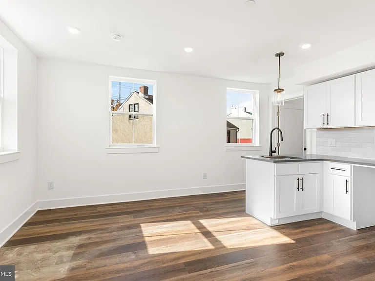 7037 Ridge Ave #202 — Photo 5