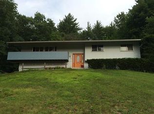 16 Lovers Ln, Greenfield, MA 01301