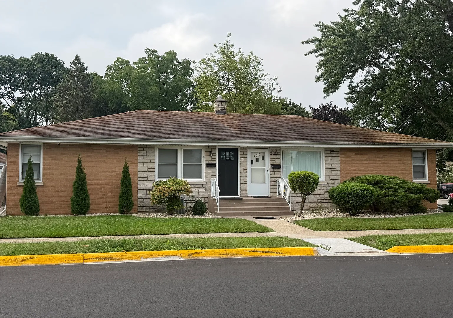 2 bed, 1000 sqft, $1,700 — Photo 1