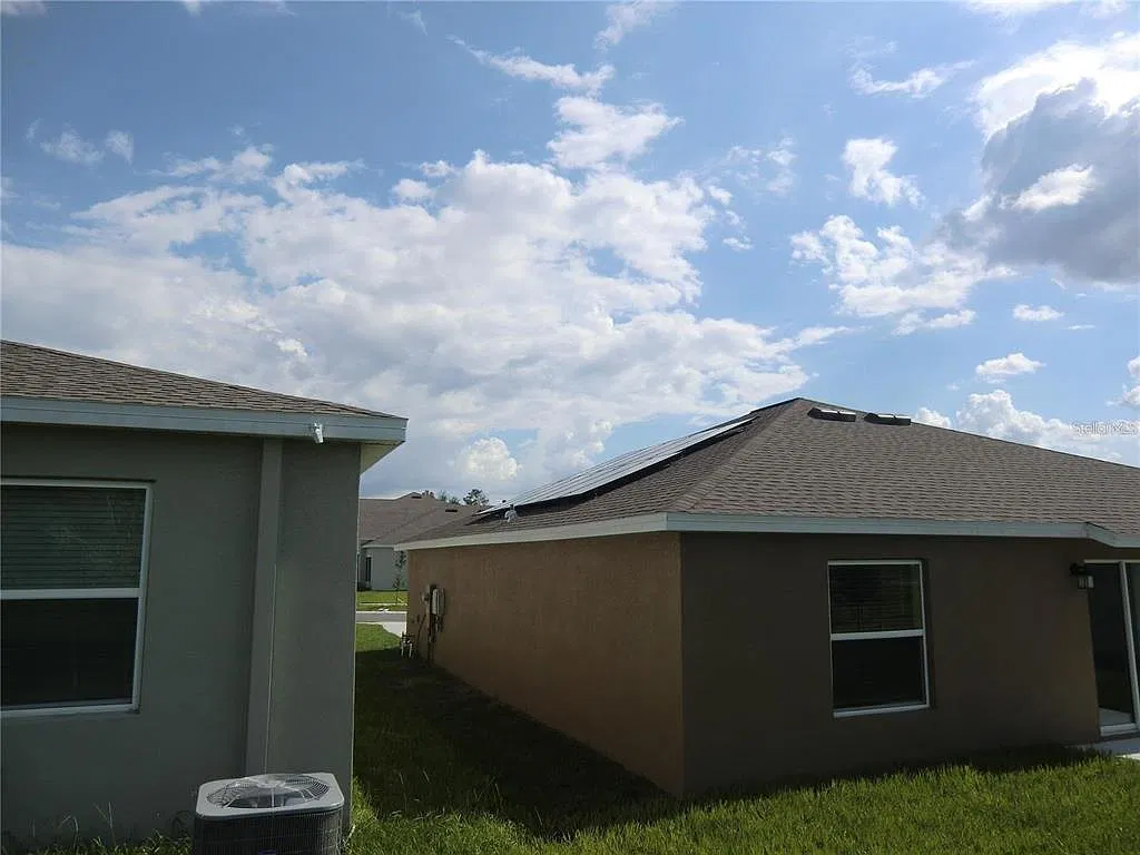 3 bed, 2.0 bath, 1560 sqft, $2,300 — Photo 3
