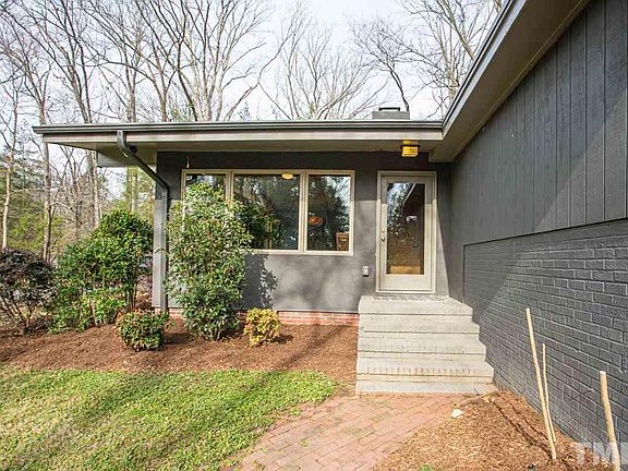 4th image of 410 N Estes Dr
