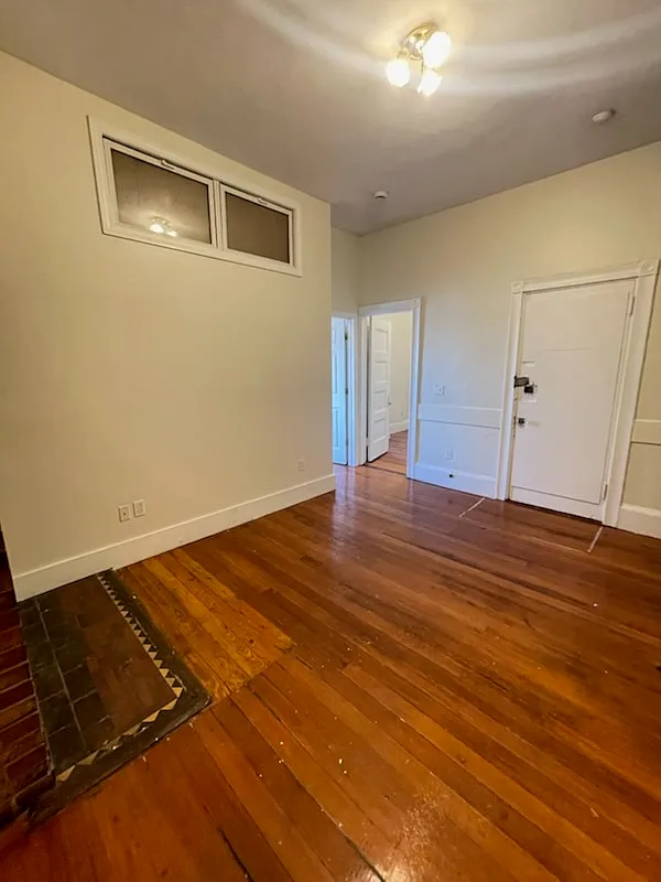 3 bed, 9999 sqft, $4,800 — Photo 2