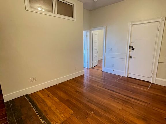 3rd image of 41 Bay State Rd APT 4R