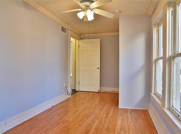 4th image of 2110 Division St