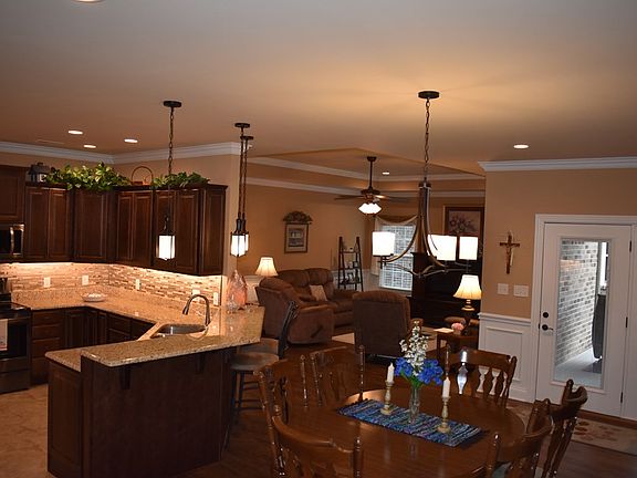 3rd image of 551 Stableford Cir