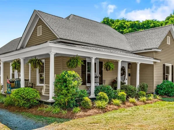 413 W Mountain St, Kernersville, NC 27284