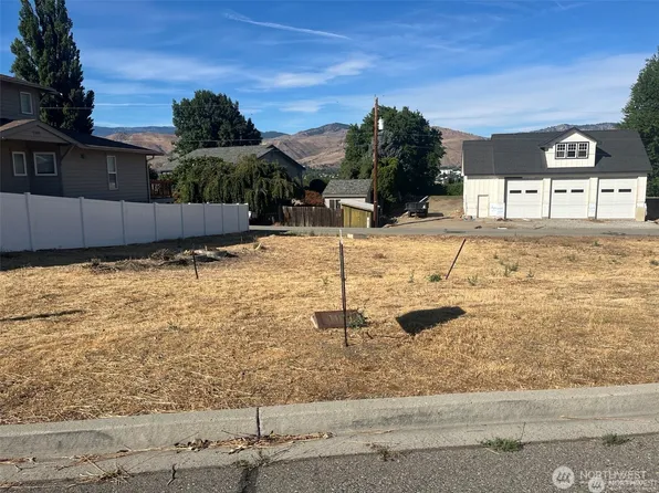 1076 Corum Circle, East Wenatchee, WA 98802