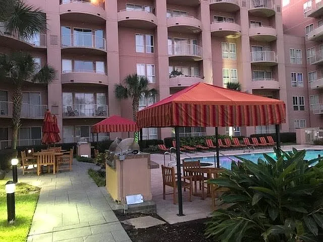1 bed, 1.0 bath, 905 sqft, $1,750 — Photo 2