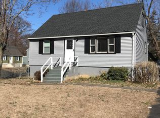 9 Sunshine Cir, Bridgeport, CT 06606