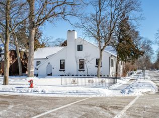 93 Oakdale Blvd, Pleasant Ridge, MI 48069