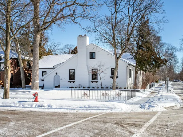 93 Oakdale Blvd, Pleasant Ridge, MI 48069