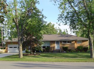 113 Briarhurst Rd, Williamsville, NY 14221