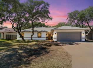 113 Royal Oaks Dr, Rockport, TX 78382