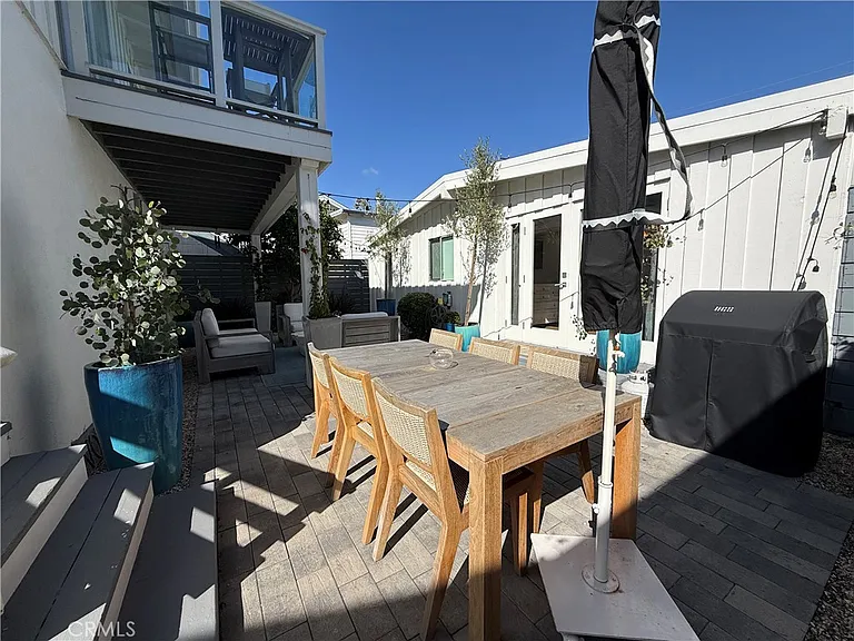 234 La Brea St — Photo 30