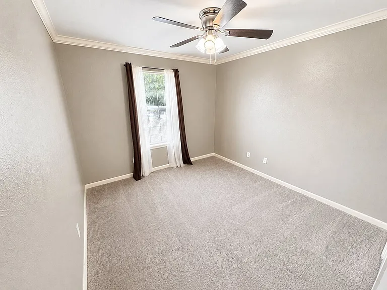 10102 Salinas Dr — Photo 6