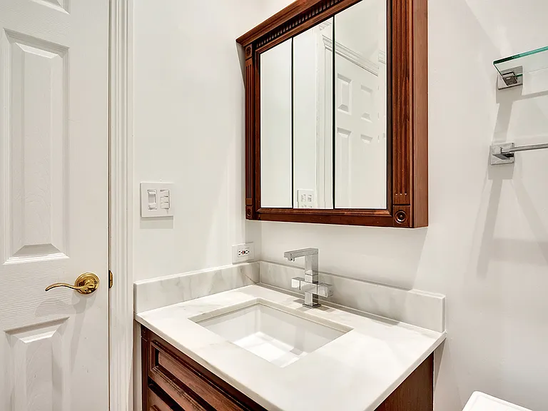 1228 N Dearborn St #2 — Photo 14