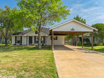 610 Lamp Post Ln, Oak Pt, TX, 75068