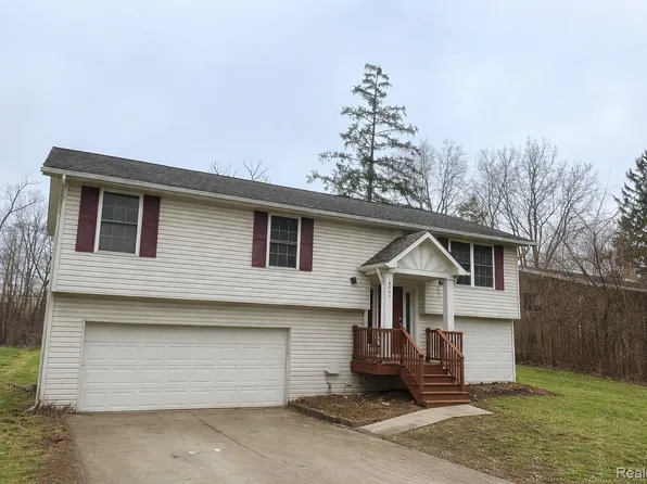 6007 Huff St, Westland, MI 48185