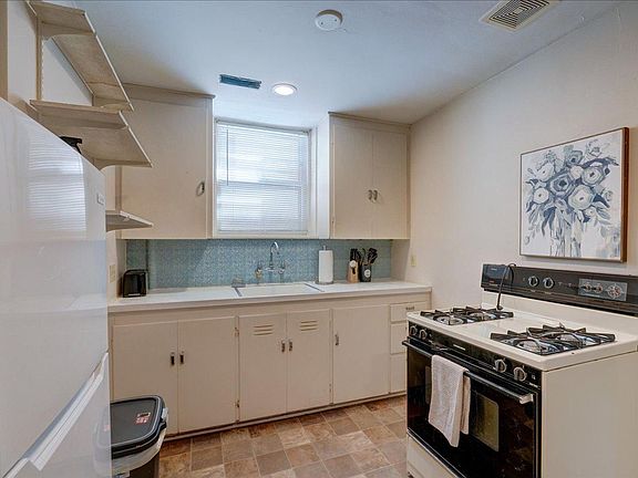 5th image of 2632 Stevens St