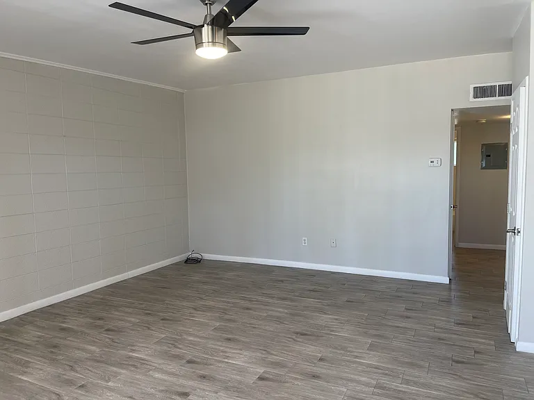 1939 E Missouri Ave #15 — Photo 9