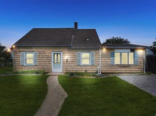 38 Dale Ln, Levittown, NY 11756