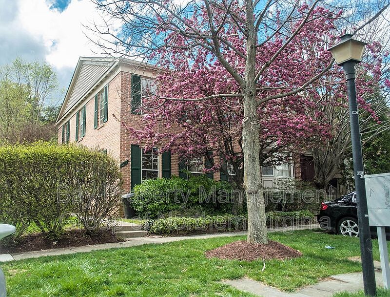 1st image of 7532 Oldham Way
