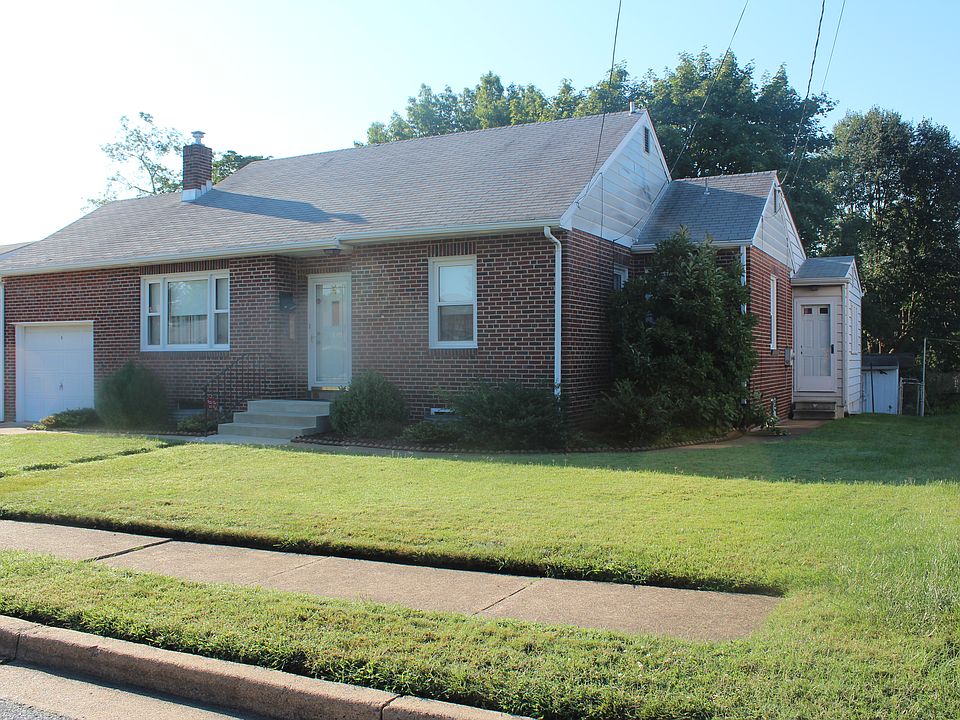 1st image of 306 Silverbrook Dr