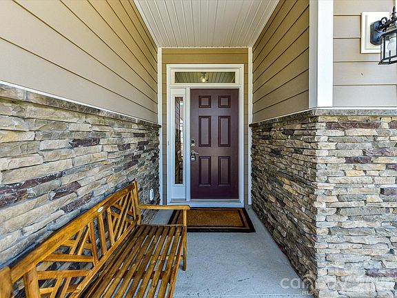 2nd image of 109 N Dunlavin Way
