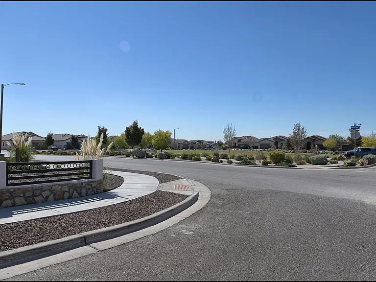 12478 Lanchester Dr — Photo 23