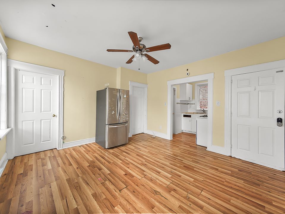 1st image of 23 Farnham Ave Floor 2