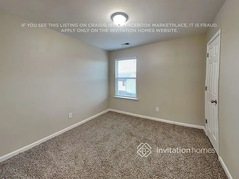925 Donington Cir — Photo 13